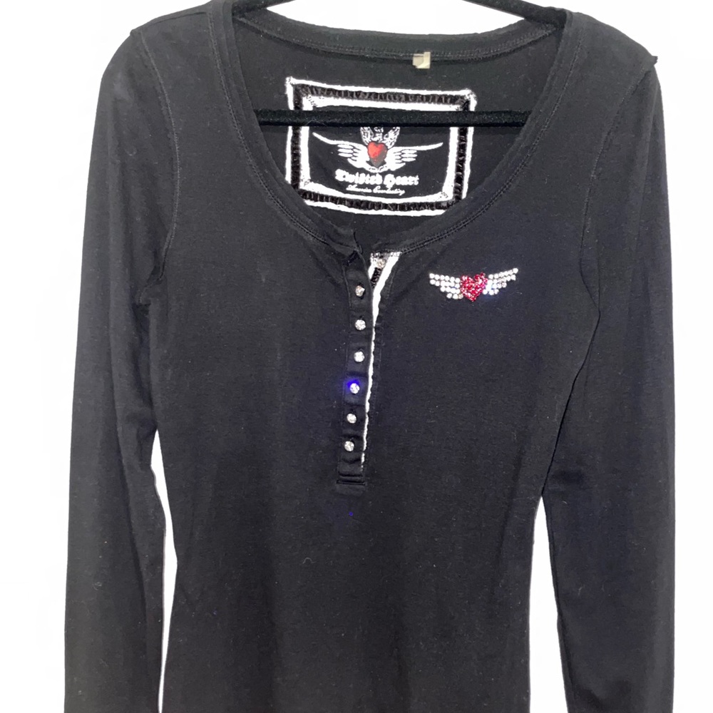Long sleeve black shirt. Twisted heart.